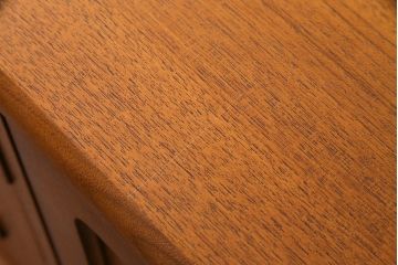 ヴィンテージ家具　北欧ビンテージ　チーク材　G-plan(ジープラン)　スタイリッシュなデザインのサイドボード(サイドキャビネット)